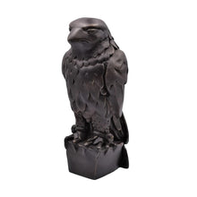 Laden Sie das Bild in den Galerie-Viewer, Kreativer Adlerschmuck aus Harz