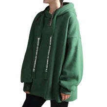 Laden Sie das Bild in den Galerie-Viewer, Kapuzenhoodie mit Monogramm