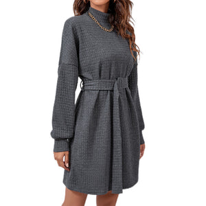 Langärmeliges Gürtelkleid