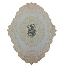 Laden Sie das Bild in den Galerie-Viewer, Handgemachte Häkelspitze Tischdecke