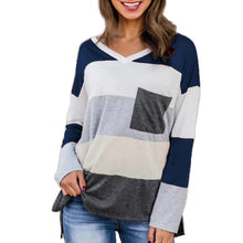 Laden Sie das Bild in den Galerie-Viewer, Gestreiftes T-Shirt mit V-Ausschnitt