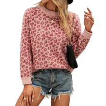 Laden Sie das Bild in den Galerie-Viewer, Rundhalspullover mit Leopardenmuster