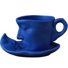 Laden Sie das Bild in den Galerie-Viewer, Kreative Exquisite Künstlerische Kuss-Kaffeetasse aus Keramik