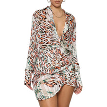 Laden Sie das Bild in den Galerie-Viewer, Stilvolles Chiffon-Kleid mit V-Ausschnitt
