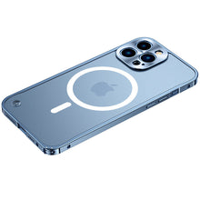 Laden Sie das Bild in den Galerie-Viewer, Mattierte magnetische Handyhülle