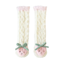 Laden Sie das Bild in den Galerie-Viewer, Flauschige Wintersocken für Babys