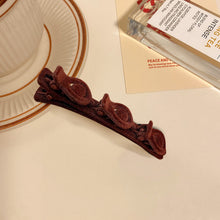 Laden Sie das Bild in den Galerie-Viewer, Beflockte geflochtene Haarspange