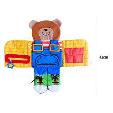 Laden Sie das Bild in den Galerie-Viewer, Bear Dressing Baby Multifunktionales Stoffbuch