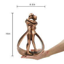 Laden Sie das Bild in den Galerie-Viewer, Paar Umarmung Harz Ornament