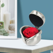 Laden Sie das Bild in den Galerie-Viewer, Handgemachte Ewige Rosen in der Metallbox