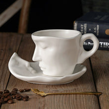 Laden Sie das Bild in den Galerie-Viewer, Kreative Exquisite Künstlerische Kuss-Kaffeetasse aus Keramik