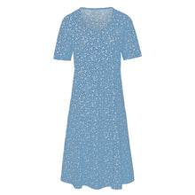 Laden Sie das Bild in den Galerie-Viewer, Blumen-Strandkleid mit Rundhalsausschnitt