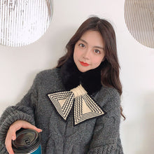 Laden Sie das Bild in den Galerie-Viewer, Süßer Warmer Plüschschal