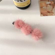 Laden Sie das Bild in den Galerie-Viewer, Entenschnabelclip aus Nerzfeder