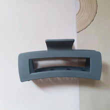 Laden Sie das Bild in den Galerie-Viewer, Klassische quadratische Haarkrallen