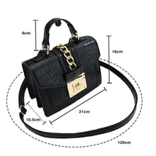 Laden Sie das Bild in den Galerie-Viewer, Kleine quadratische Tasche mit Steinmuster