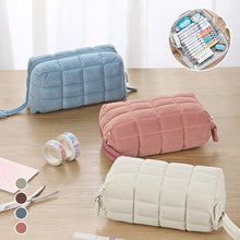 Laden Sie das Bild in den Galerie-Viewer, Kissen Kosmetiktasche