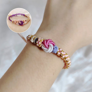 Geflochtenes Armband mit Pfirsichblütenknoten