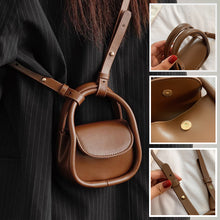 Laden Sie das Bild in den Galerie-Viewer, Mini-Kopfhörertasche aus einfarbigem Leder