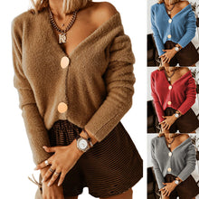Laden Sie das Bild in den Galerie-Viewer, Strickjacke mit Metallknöpfen