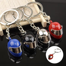 Laden Sie das Bild in den Galerie-Viewer, Motorradhelm Schlüsselanhänger aus Metall