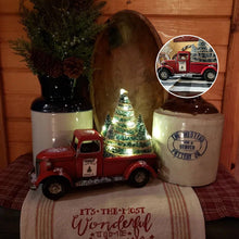 Laden Sie das Bild in den Galerie-Viewer, Roter Bauernhof-LKW Weihnachten Dekorationen