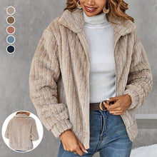 Laden Sie das Bild in den Galerie-Viewer, Kurz geschnittene Plüsch-Strickjacke mit Revers