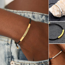 Laden Sie das Bild in den Galerie-Viewer, Armband „GOD IS IN CTRL“