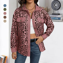 Laden Sie das Bild in den Galerie-Viewer, Cordjacke mit Leopardenmuster