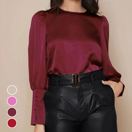 Geknöpftes Satinhemd mit Rundhalsausschnitt