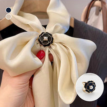 Laden Sie das Bild in den Galerie-Viewer, Einfache Elegante Seidenschalschnalle