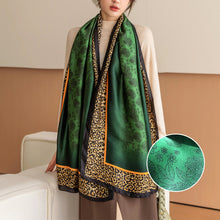 Laden Sie das Bild in den Galerie-Viewer, Stylischer Schal mit Leopardenmuster