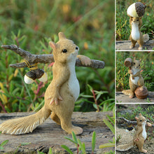 Laden Sie das Bild in den Galerie-Viewer, Kreative niedliche Eichhörnchen-Dekoration aus Kunstharz