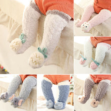Laden Sie das Bild in den Galerie-Viewer, Flauschige Wintersocken für Babys