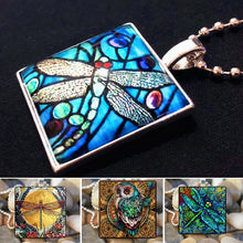 Laden Sie das Bild in den Galerie-Viewer, Insektförmige Halskette aus Glas