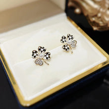 Laden Sie das Bild in den Galerie-Viewer, Kontrastfarbe Klee Ohrstecker