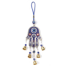 Laden Sie das Bild in den Galerie-Viewer, Hand von Fatima Windspiel Ornament