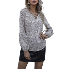 Laden Sie das Bild in den Galerie-Viewer, Lockere Bluse mit Leopardenmuster und V-Ausschnitt