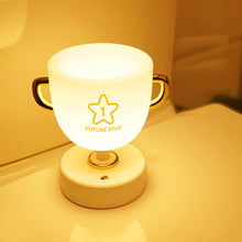 Laden Sie das Bild in den Galerie-Viewer, Trophäen-Stifthalter Wiederaufladbares USB-LED-Nachtlicht