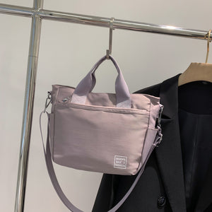 Leichte Schultertasche aus Nylon