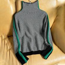 Laden Sie das Bild in den Galerie-Viewer, Rollkragenpullover mit Kontrastärmeln