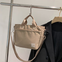 Laden Sie das Bild in den Galerie-Viewer, Leichte Schultertasche aus Nylon