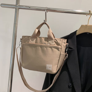 Leichte Schultertasche aus Nylon
