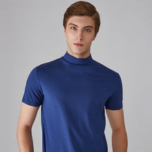 Laden Sie das Bild in den Galerie-Viewer, Schmal geschnittenes T-Shirt mit Stehkragen für Herren