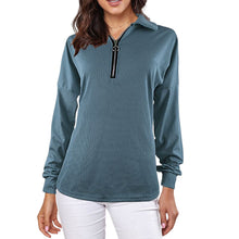 Laden Sie das Bild in den Galerie-Viewer, T-Shirt mit Revers und Reißverschluss