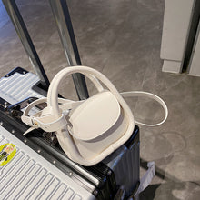 Laden Sie das Bild in den Galerie-Viewer, Mini-Kopfhörertasche aus einfarbigem Leder
