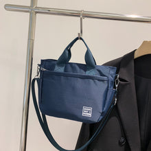 Laden Sie das Bild in den Galerie-Viewer, Leichte Schultertasche aus Nylon