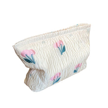 Laden Sie das Bild in den Galerie-Viewer, Niedliche Blumen Make-up-Tasche