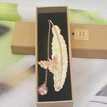 Laden Sie das Bild in den Galerie-Viewer, Feder-Lesezeichen aus Metall