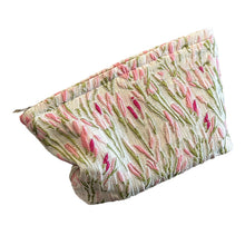 Laden Sie das Bild in den Galerie-Viewer, Niedliche Blumen Make-up-Tasche
